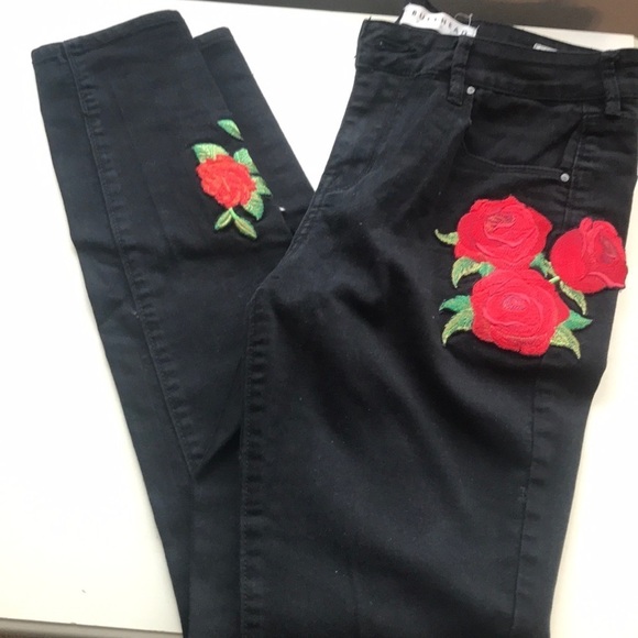 Bullhead Denim - Bullhead embroidered black skinny jeans with red roses, Size 27